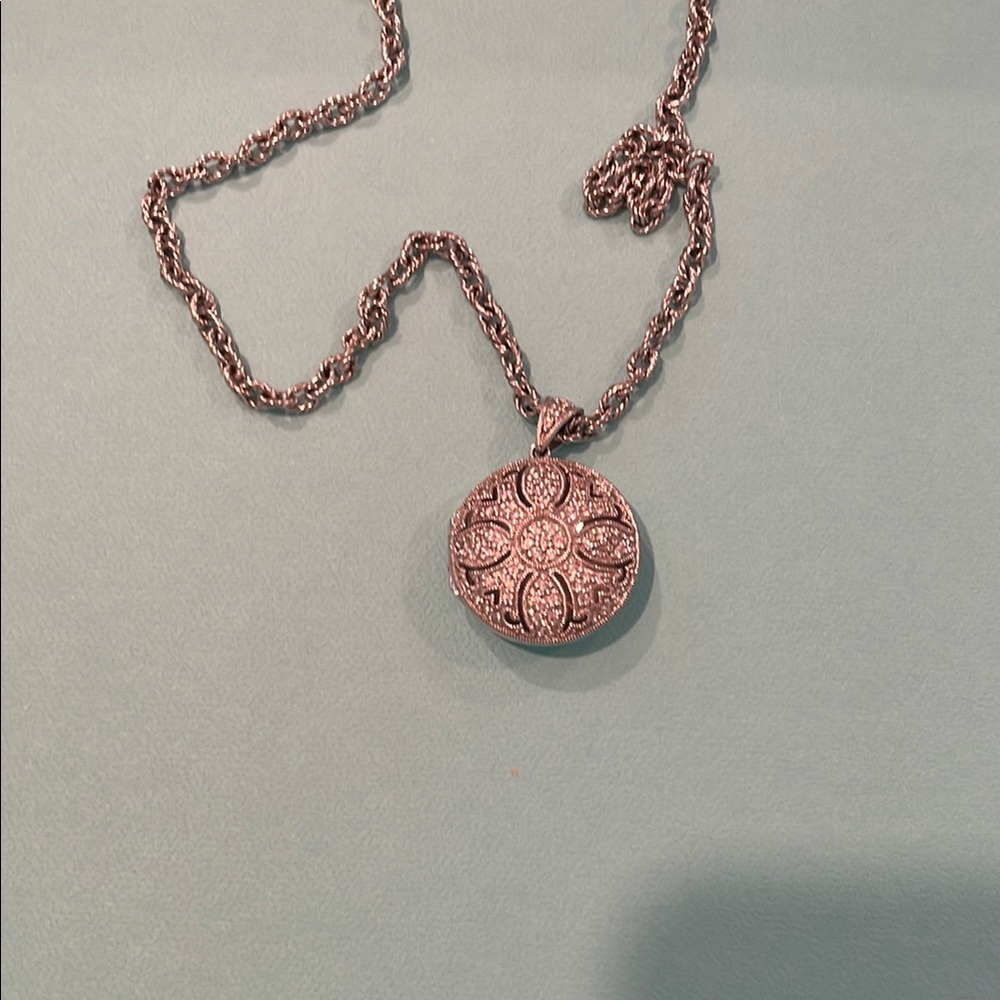 Elegant Pink Pendant Necklace - Picture 3 of 3
